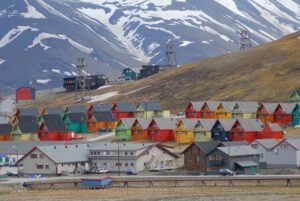 Longyearbyen_colourful_homes